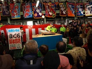 まぐろ解体即売