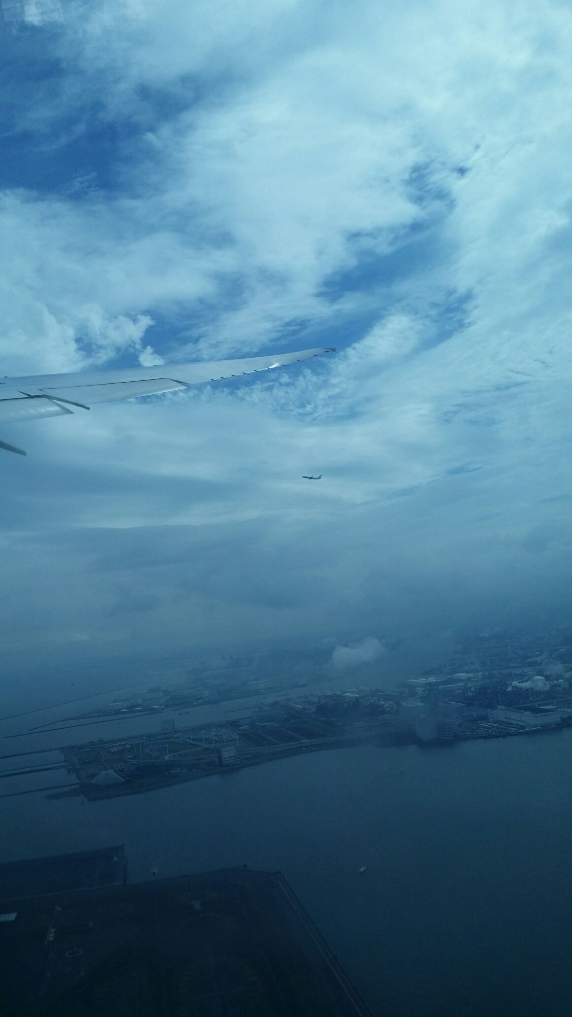 並んで飛行機が離陸！