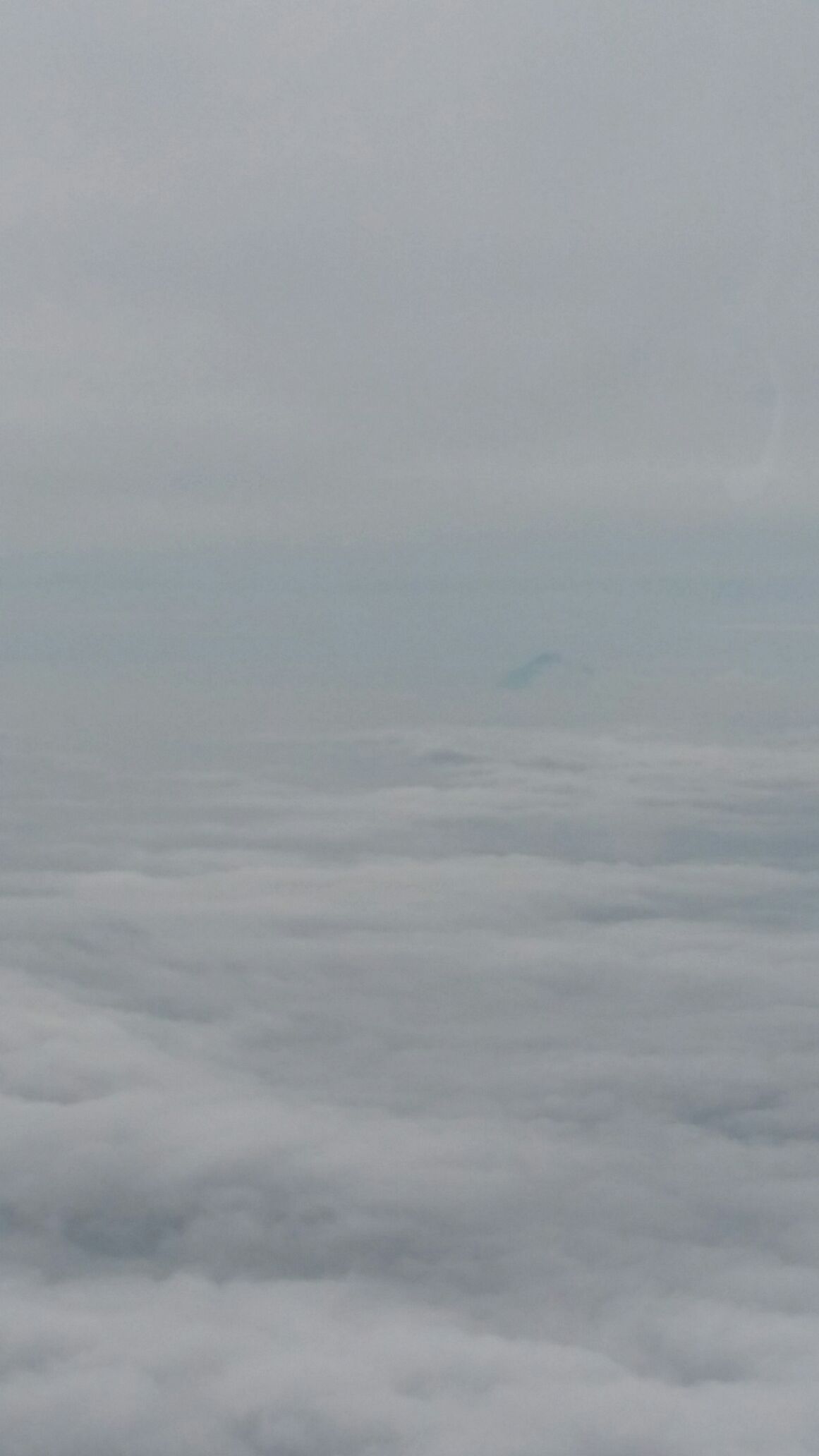 雨の雲海に富士山が！